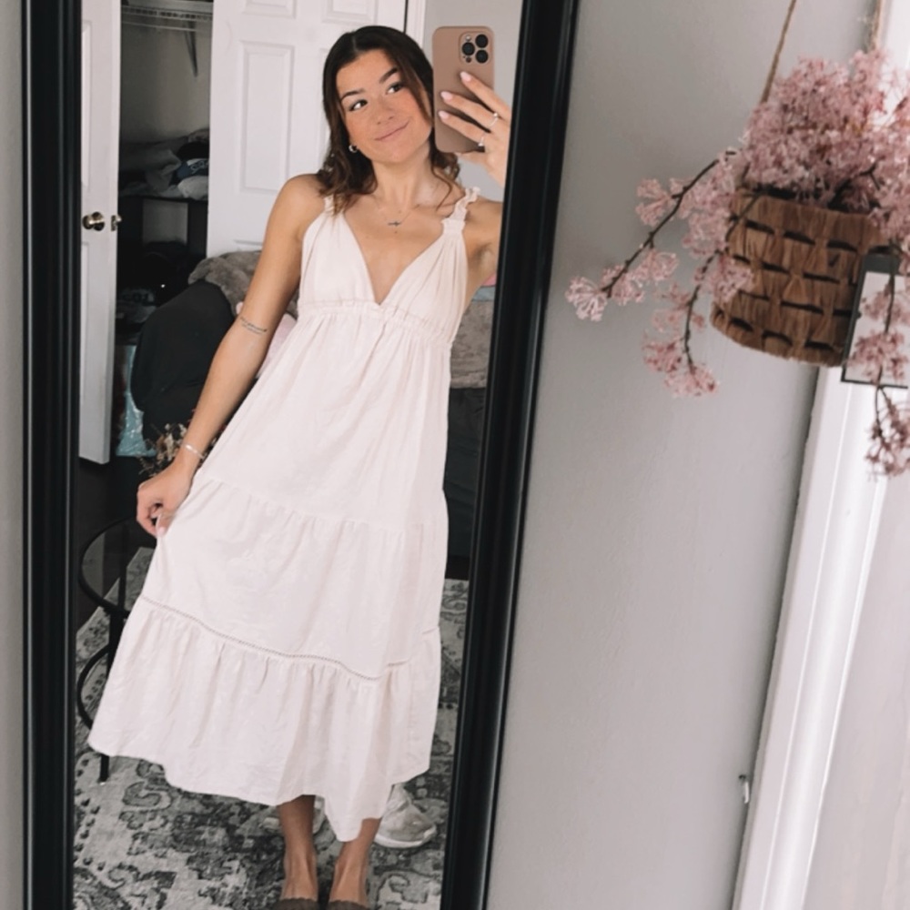 Neutral colored maxi dress! Size small
